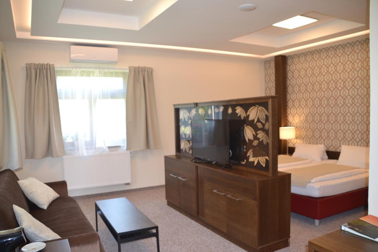 Wellness Hotel Svachovka Mirkovice Экстерьер фото